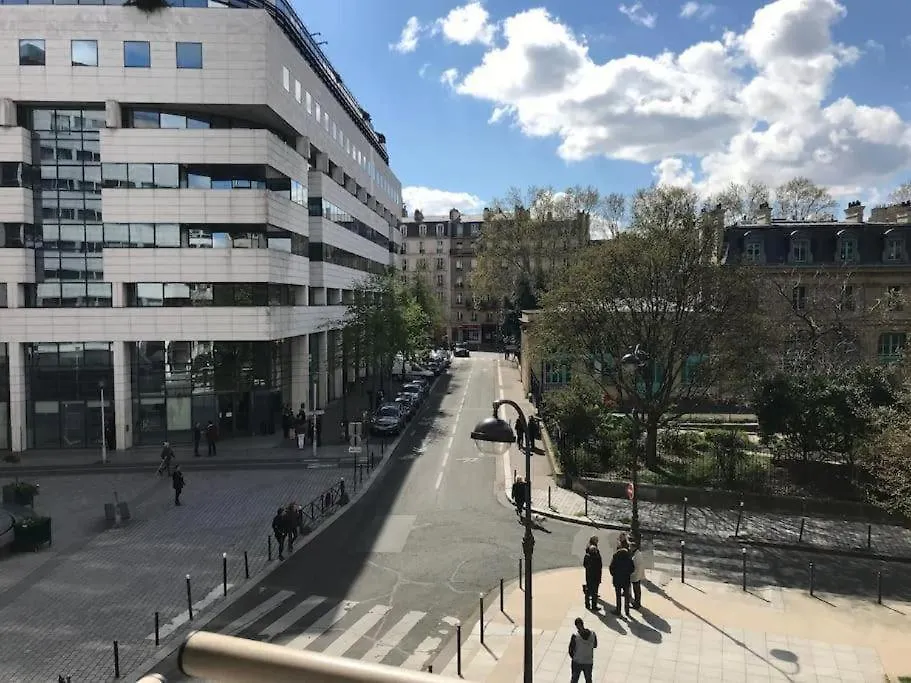 Cosy Appart A Balcon Tour Eiffel Et Parking Paris France