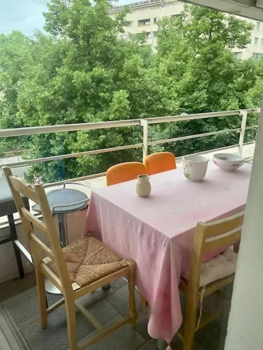 Cosy Appart A Balcon Tour Eiffel Et Parking Paris Apartamento